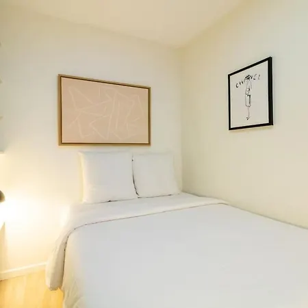 B1two Bedrooms Champs Elysees Arc De Triomphe Ac パリ